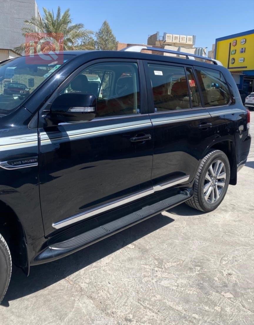 تۆیۆتا لاند کروزەر